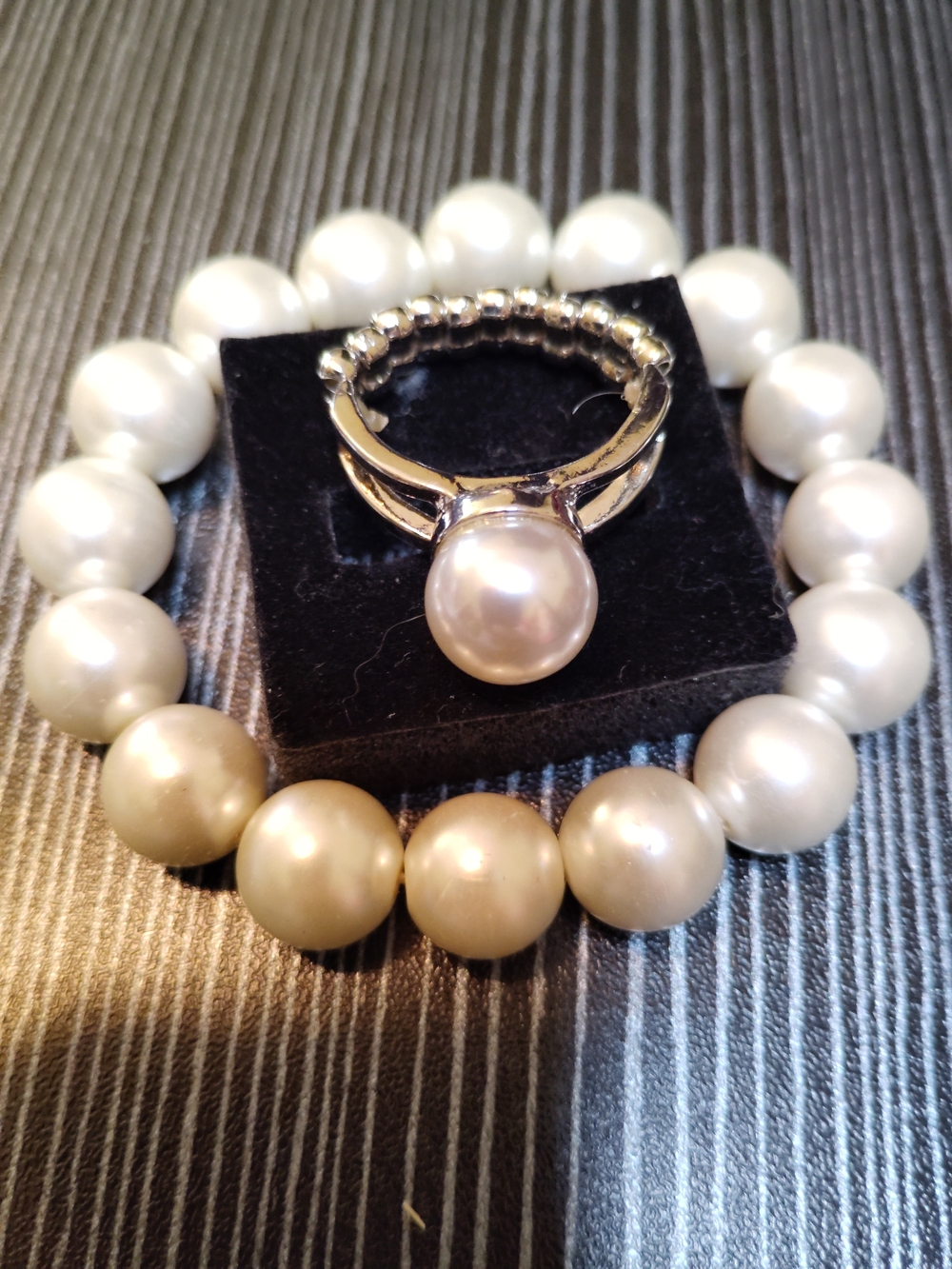 Classic Pearlescent Ring and Bracelet Set - White Pearls